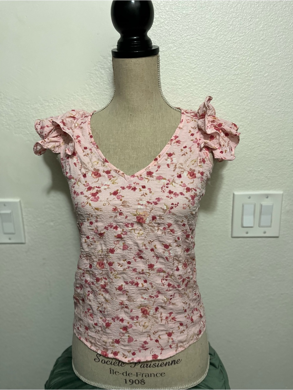 Women’s Pink Floral Ruffle-Sleeve V-Neck Blouse